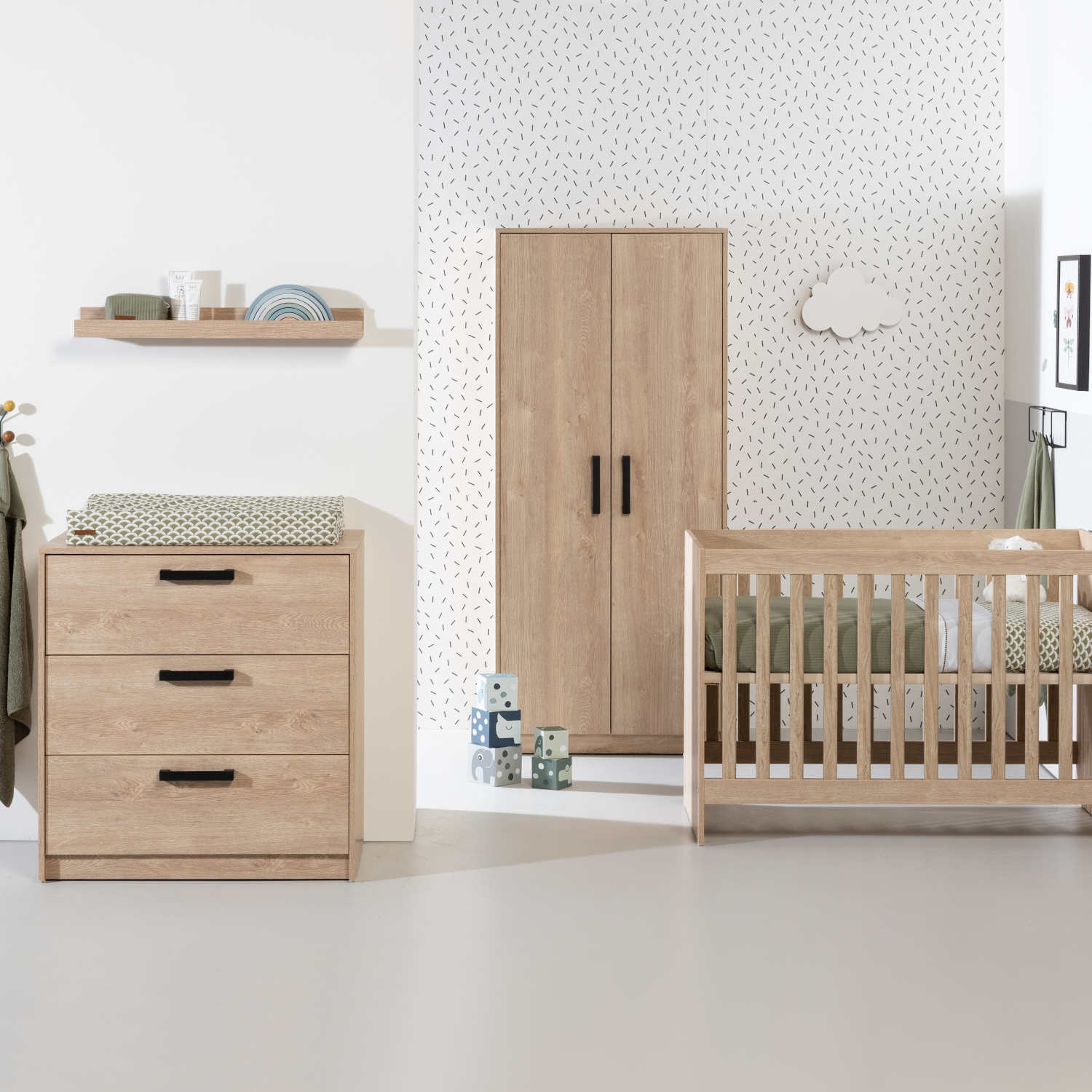 Europe Baby Nova Babykamer Eiken | Bed 60 x 120 cm + Commode + Kast