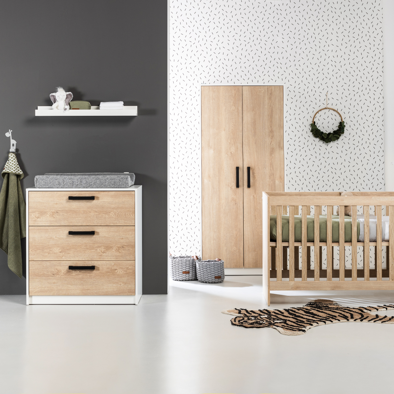 Europe Baby Nova Babykamer Wit Eiken | Bed 60 x 120 cm + Commode + Kast