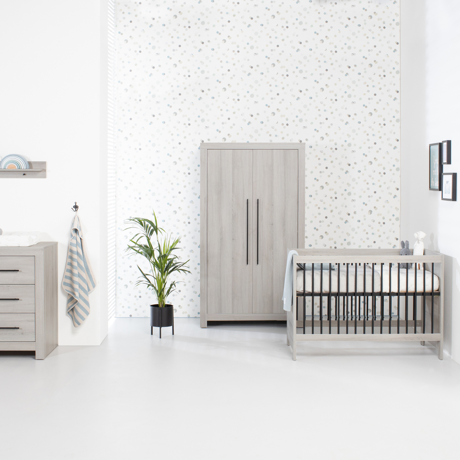 Europe Baby Vittoria Babykamer Grijs / Zwart | Bed 60 x 120 cm + Commode + Kast
