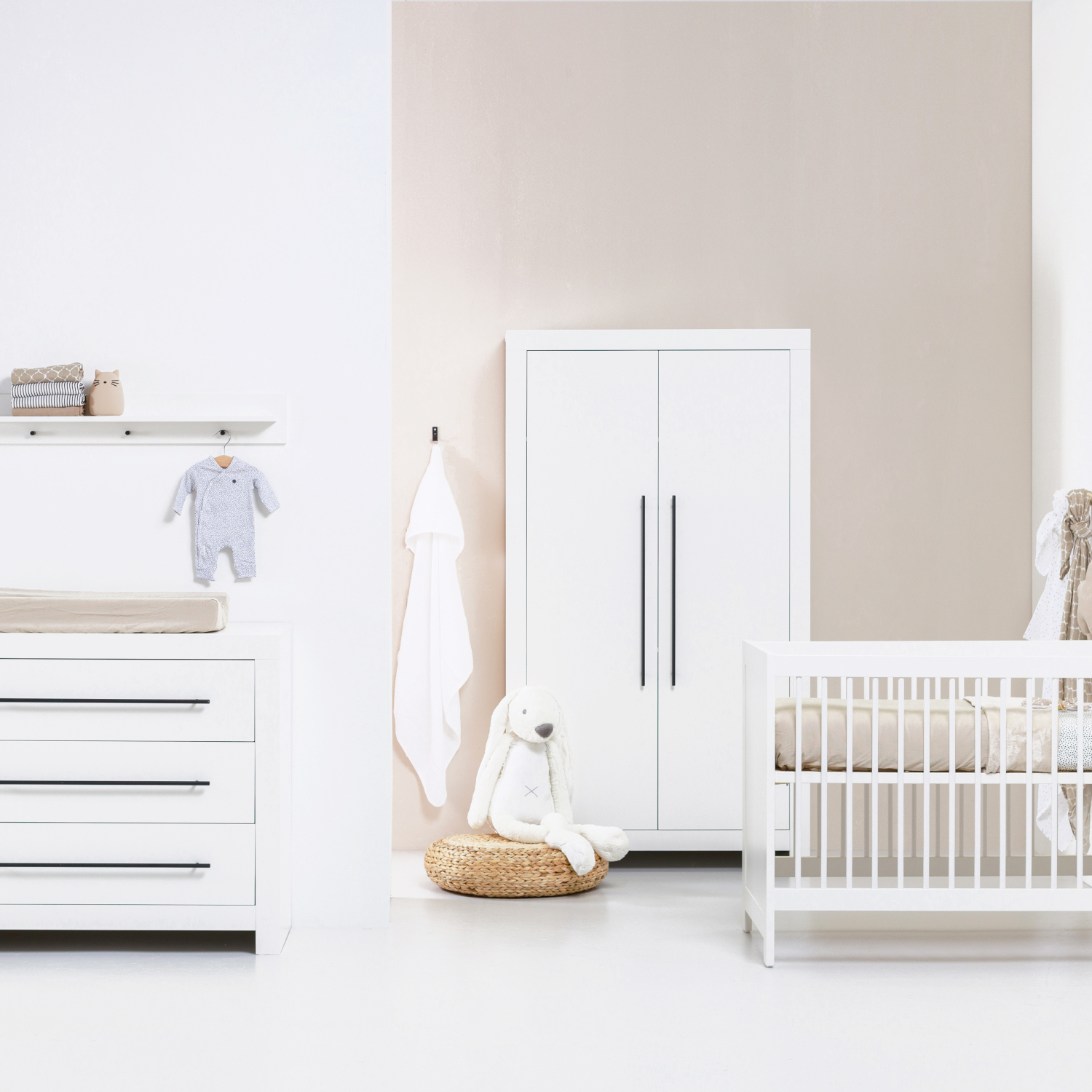 Europe Baby Vittoria III Babykamer Wit | Bed 70 x 140 cm + Commode + Kast 3-Deurs